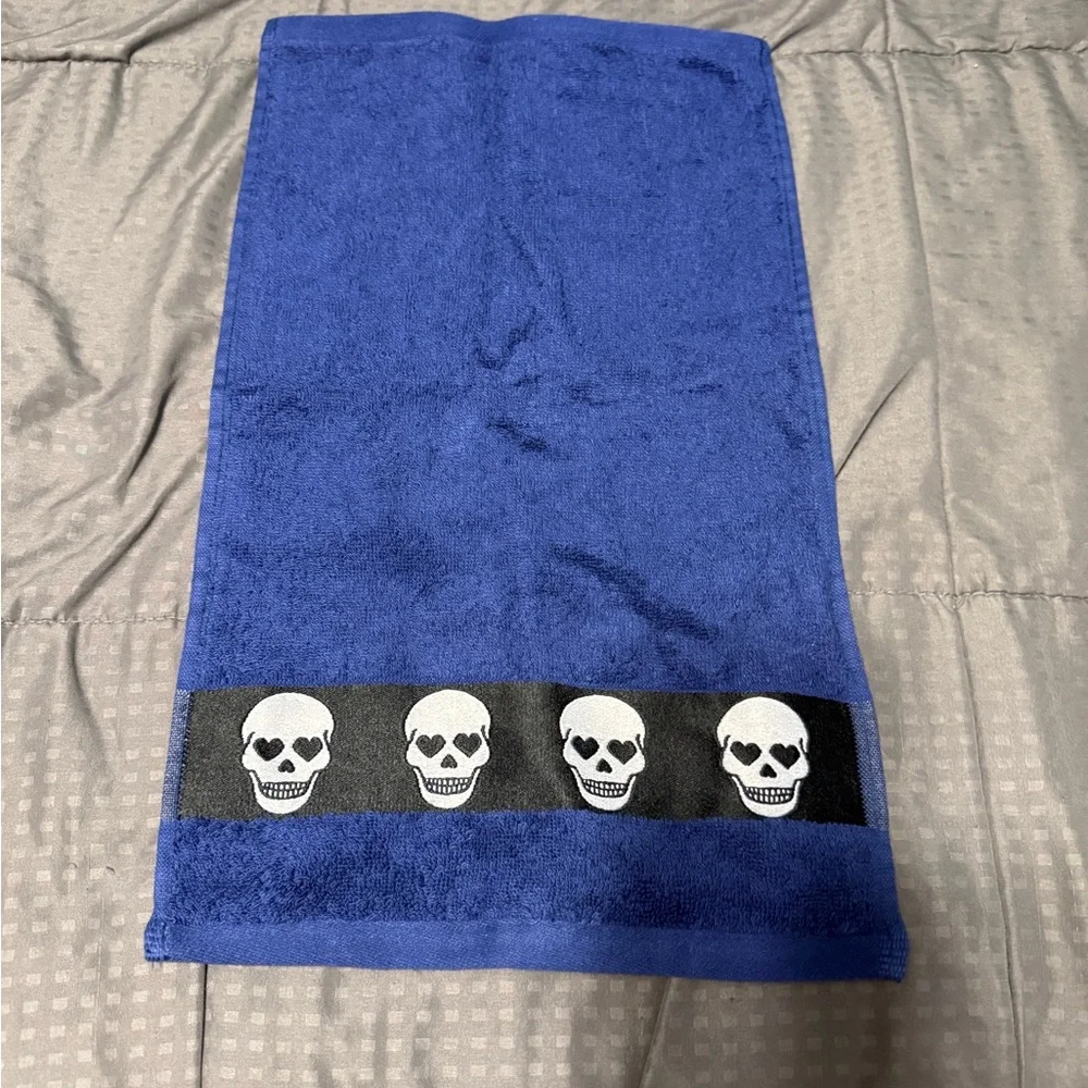 Betsey Johnson totally skulls Blue Fingertip towel 11x18